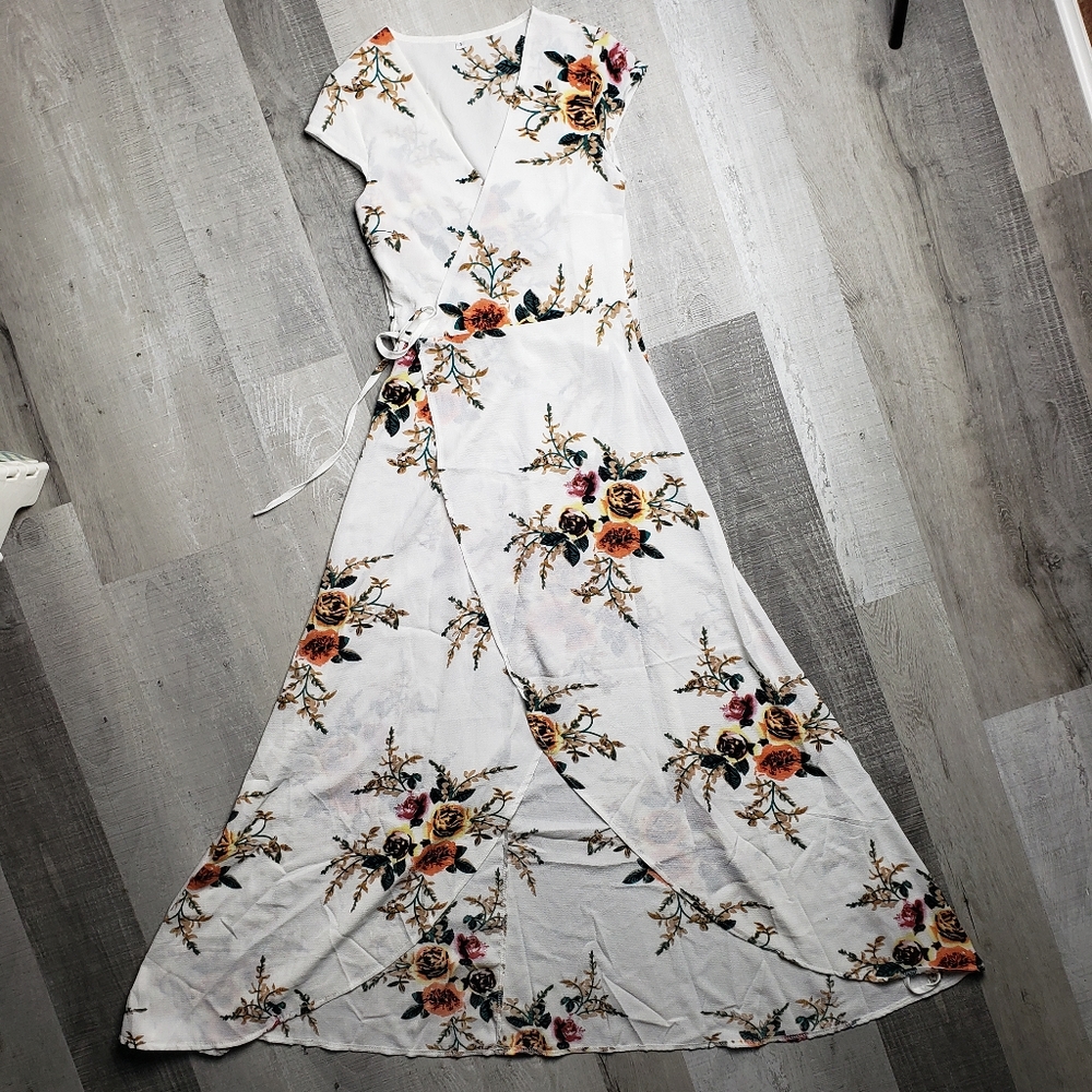 🥳 Small wrap floral dress